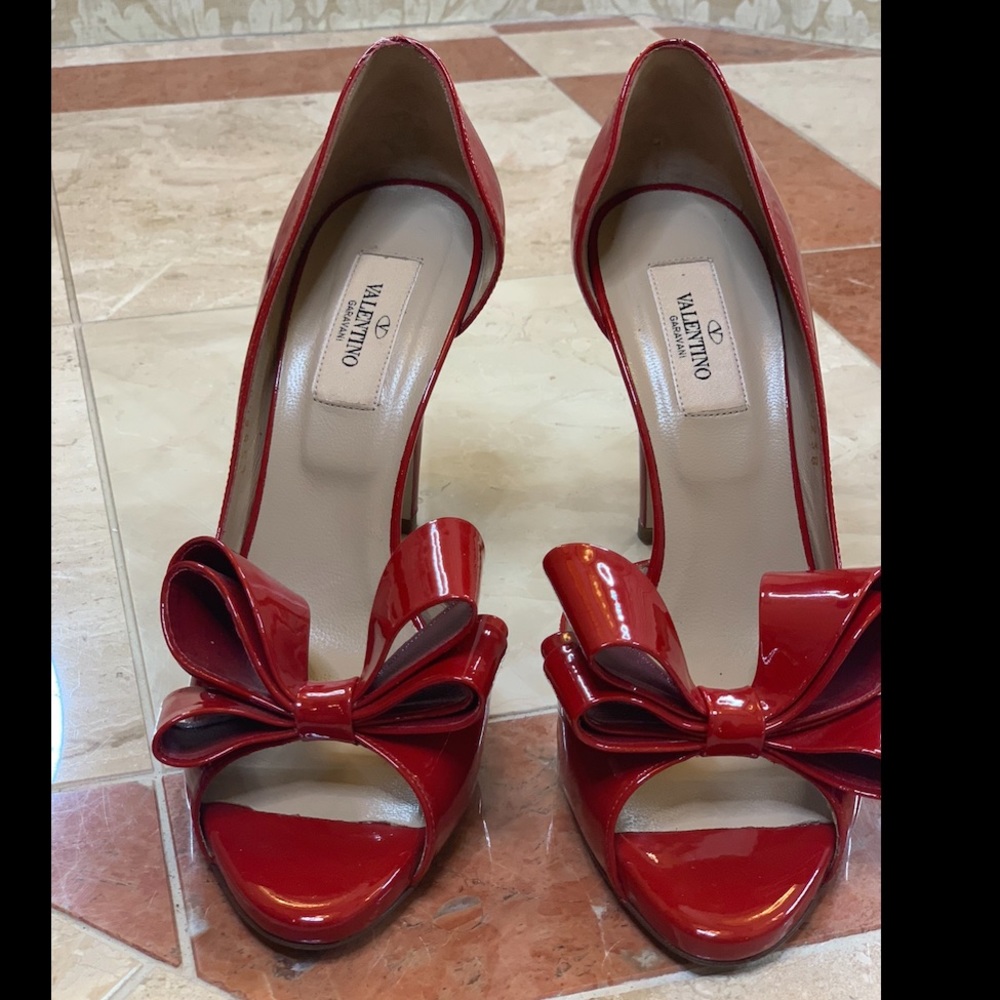 Ultra elegant red patent Valentino heels Size 38
